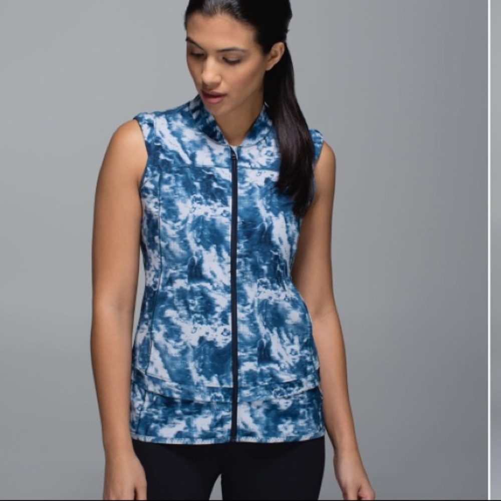 Lululemon Light Speed Vest Sea Side SFAL. Size 8